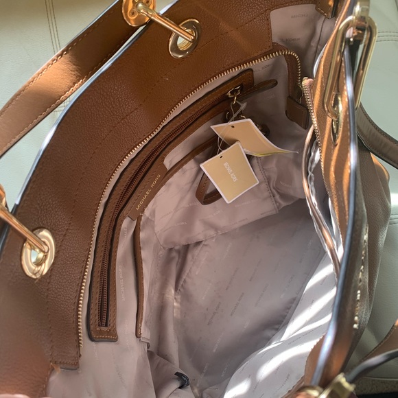 Brown leather Michael Kors Purse - Picture 4 of 4